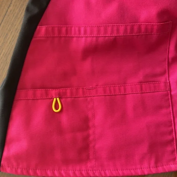WonderWink scrub top with side stretch panels size S ~ NWOT ~ - Picture 9 of 9